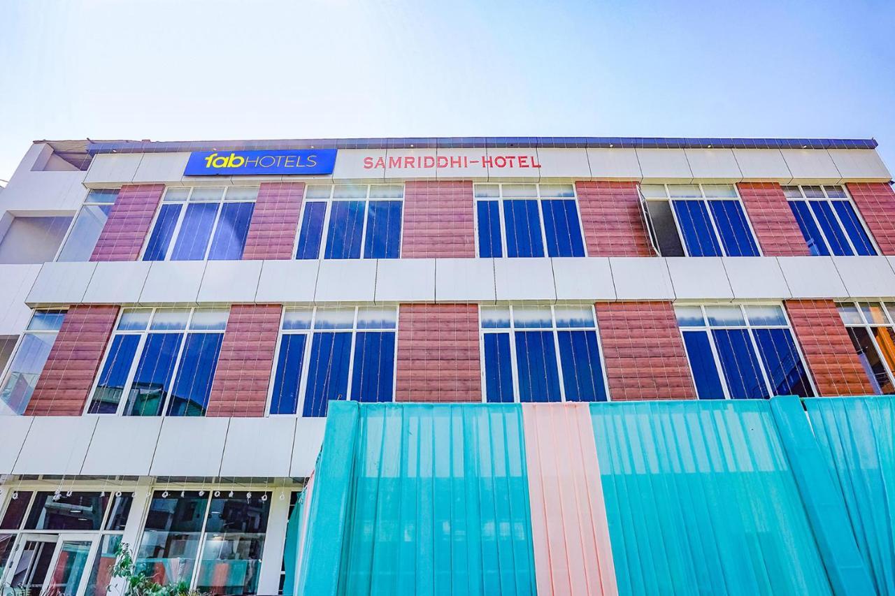 Fabhotel Siddhi Váránaszi Kültér fotó