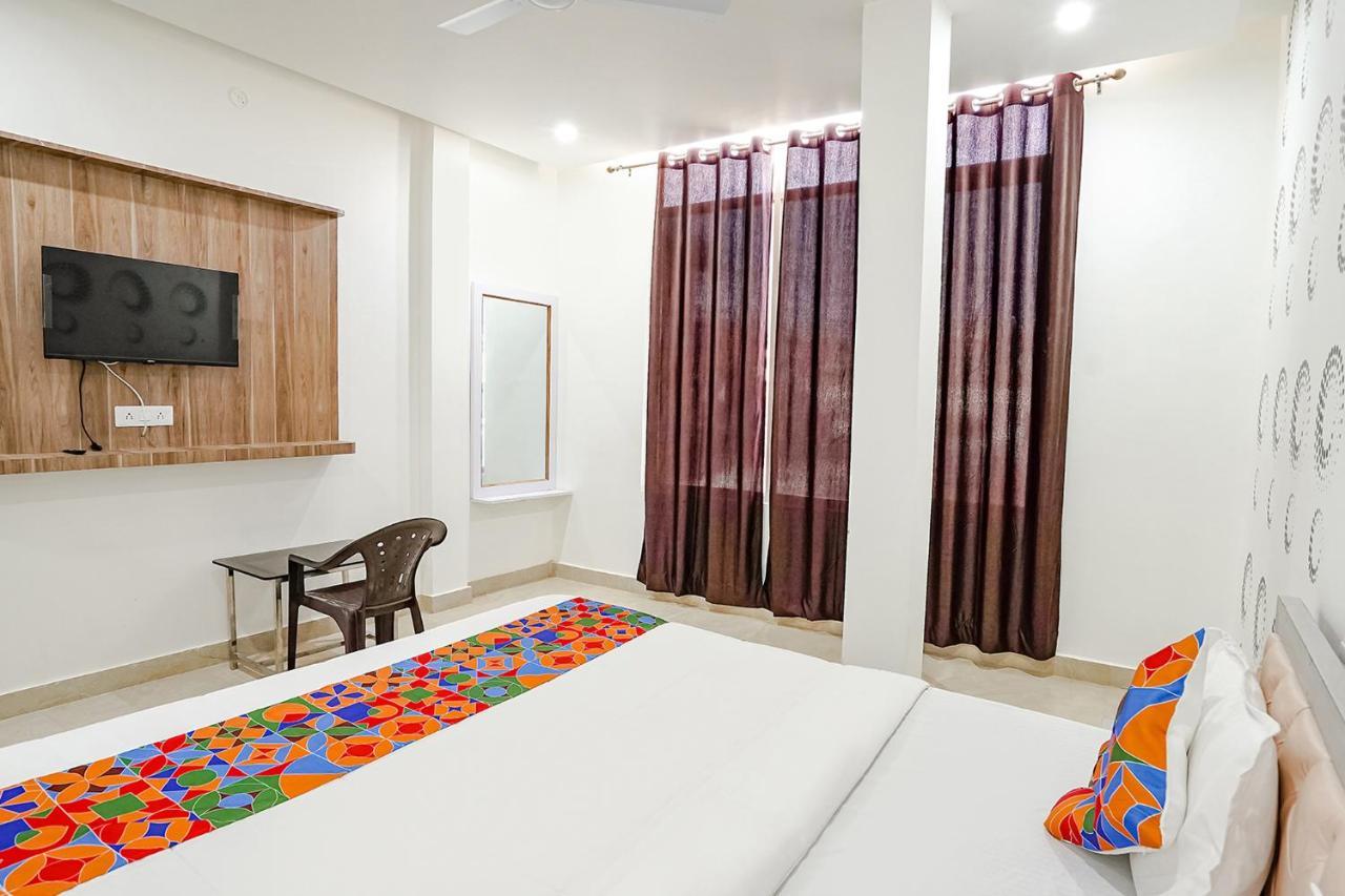 Fabhotel Siddhi Váránaszi Kültér fotó